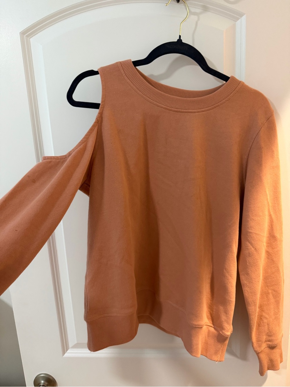 Cold-Shoulder Sweatshirt in Warm Terracotta